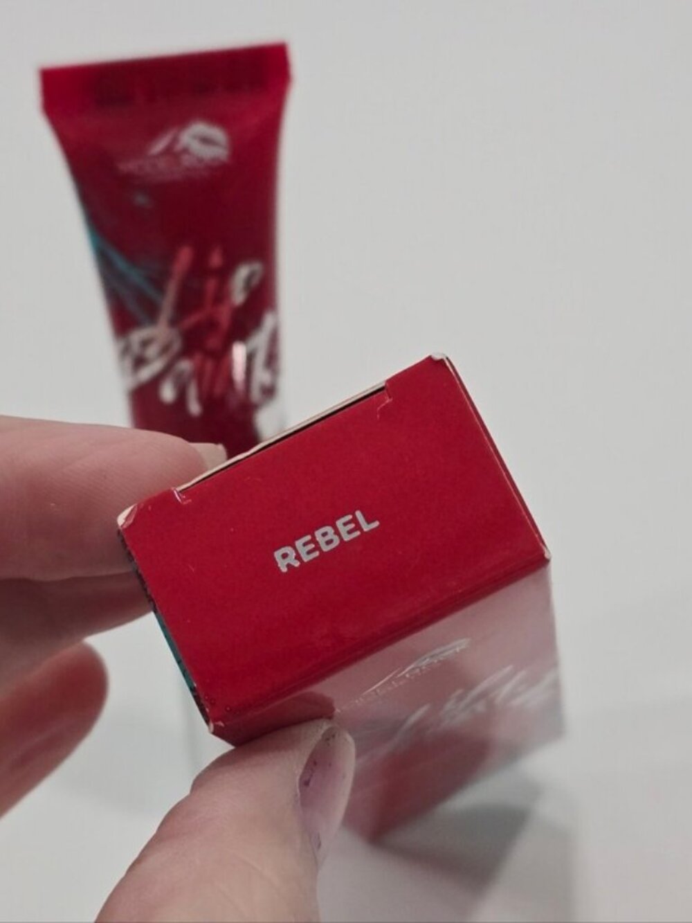 Modelrock ✦ Graffiti Lip Paint Red ✦ Glossy Full‑Coverage Vegan Longwear 10mL - Picture 5 of 8